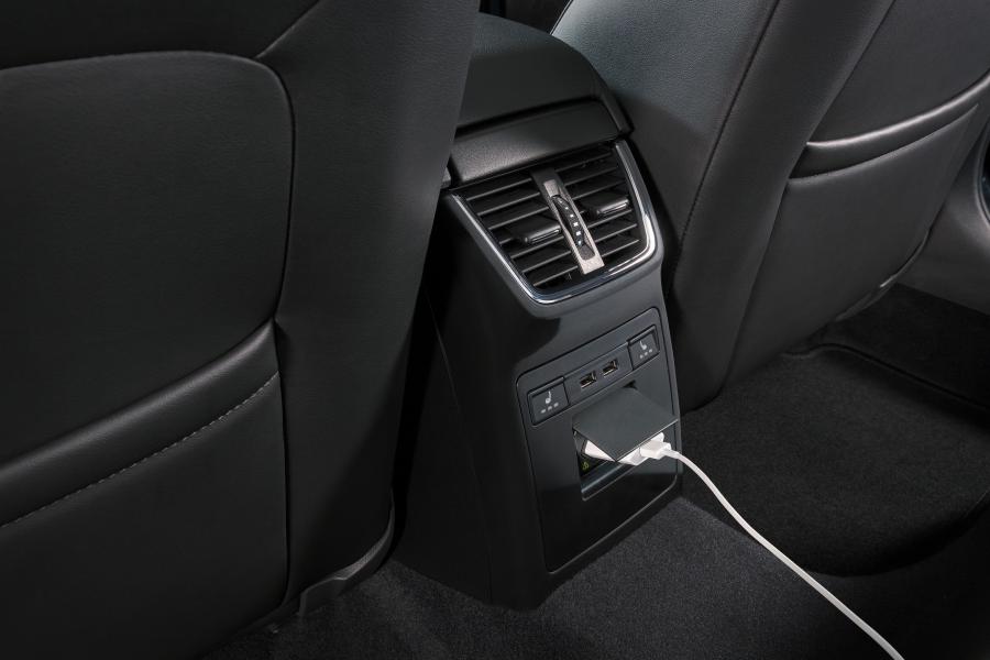 Детали интерьера Skoda Octavia Combi 4x4 (5E) 2017 года  (WW) (фото 13 из 67)